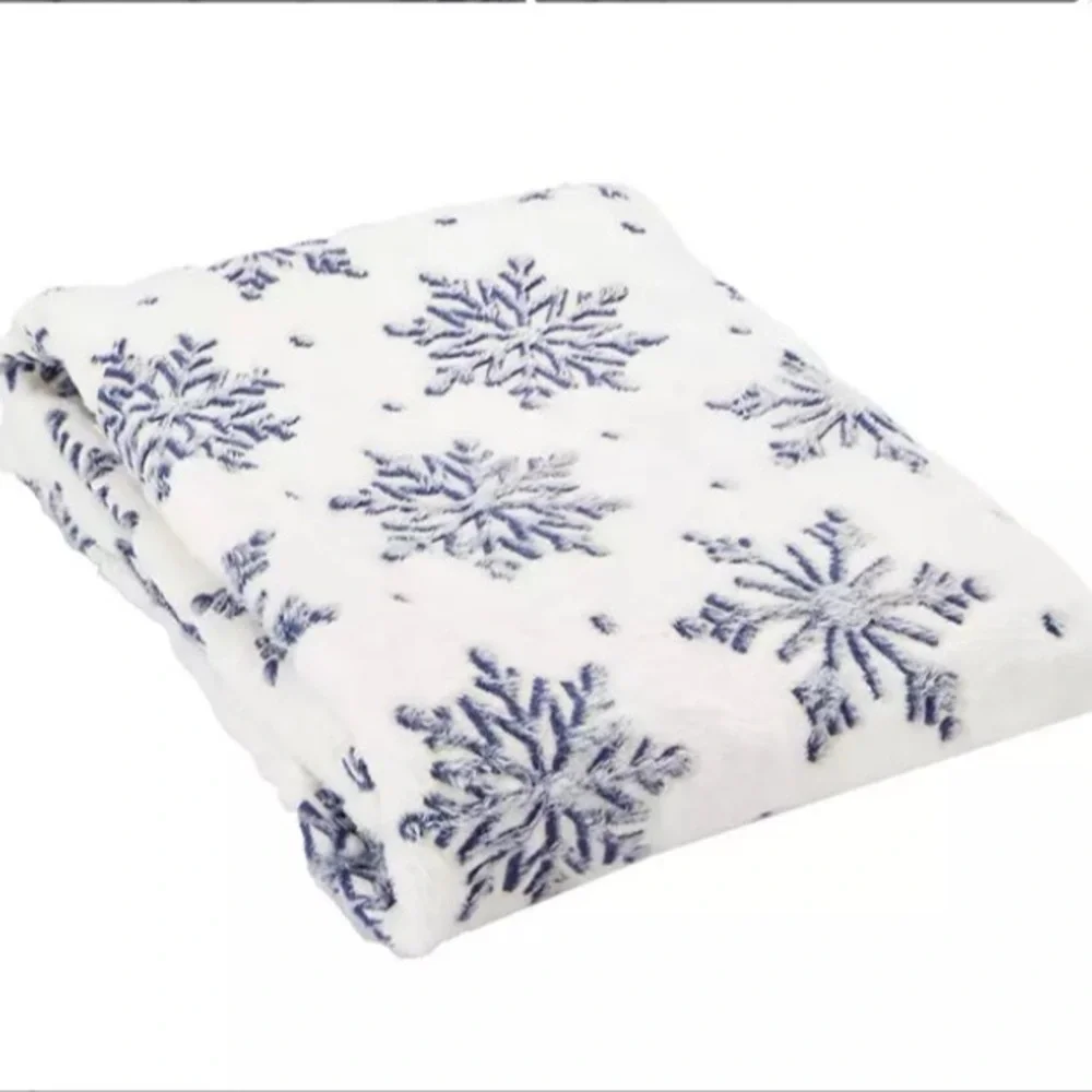 NWT- White w/ Blue Snowflake ❄️ Soft Velvet Plush Reversible Throw Blanket 50x60